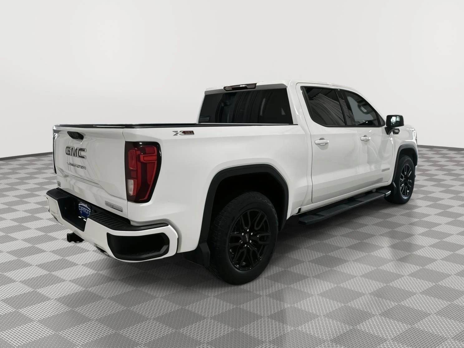 Used 2025 Summit White GMC Elevation image 5