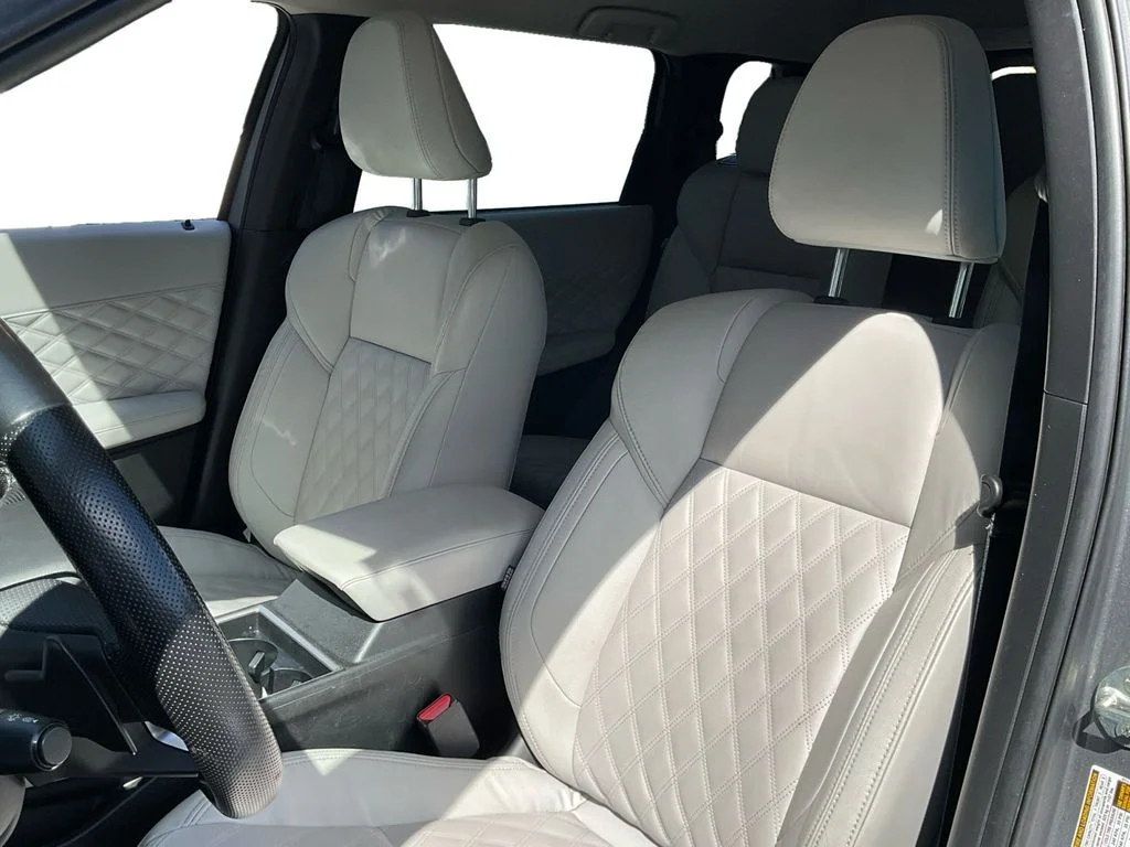 Used 2022 Silver Mitsubishi SEL image 26