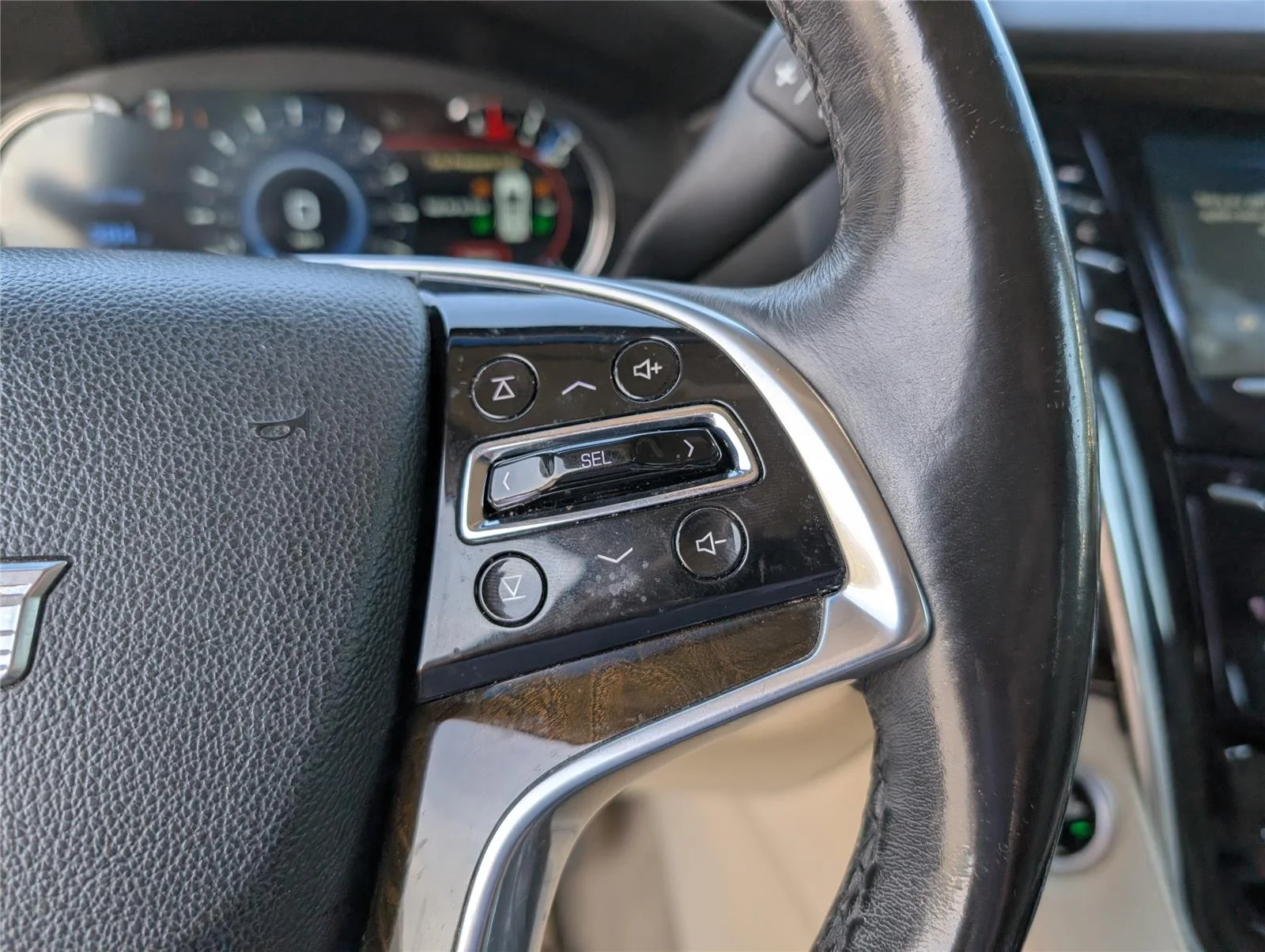 Used 2018 DARK GRANITE METALLIC Cadillac Luxury image 21