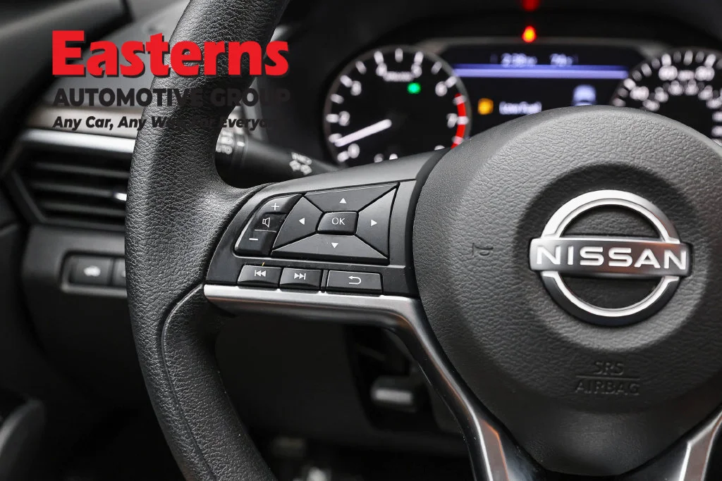 Used 2023 Silver Nissan 2.5 SV image 15