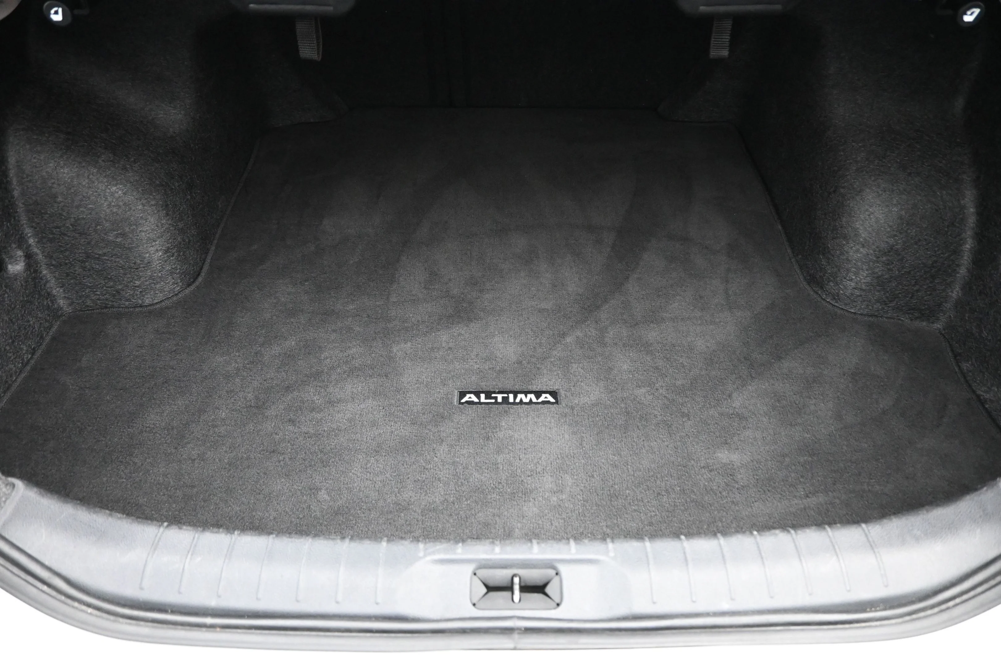 Used 2025 Glacier White Nissan SV image 22