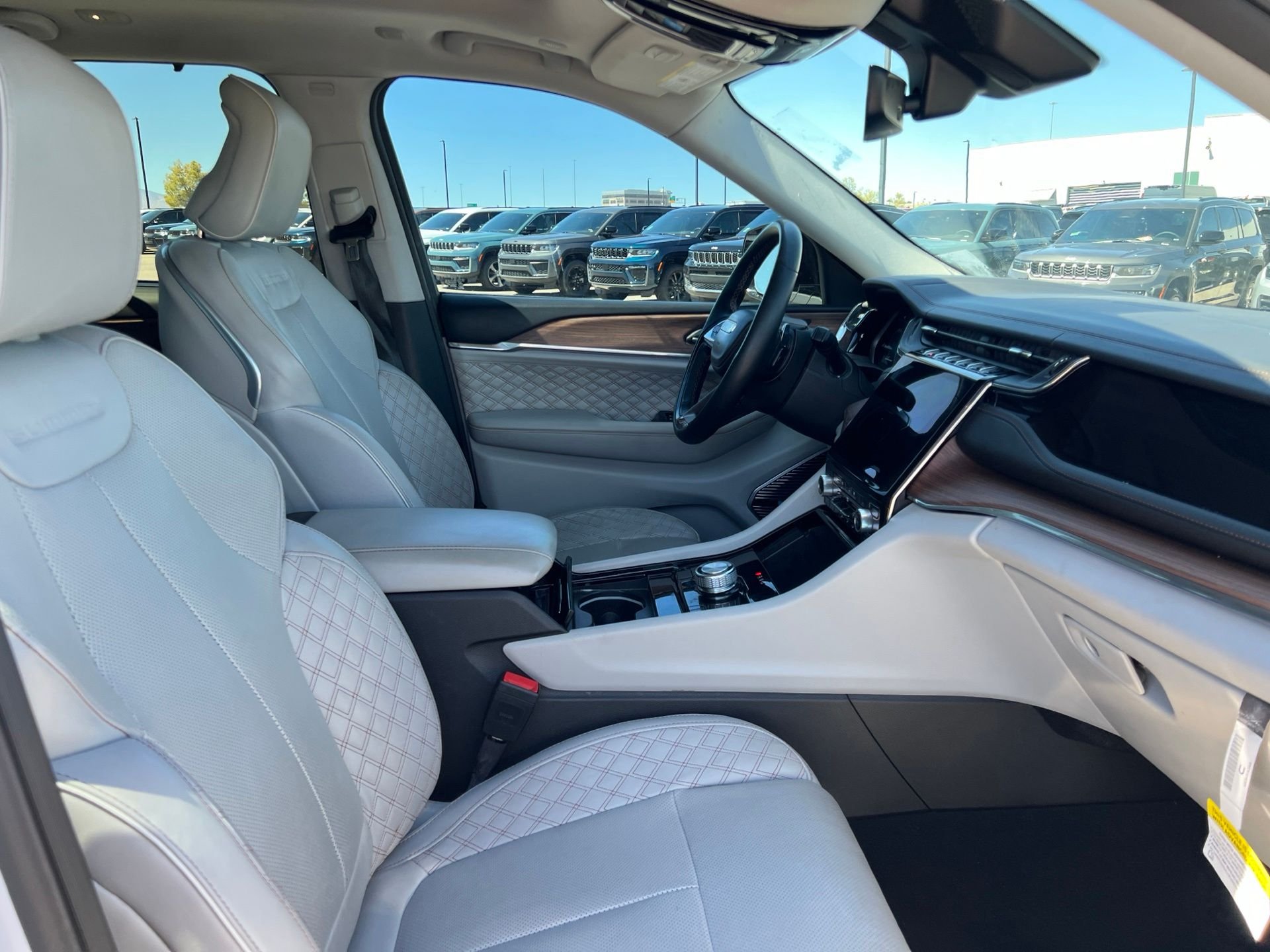 Used 2023 White Jeep Summit image 22