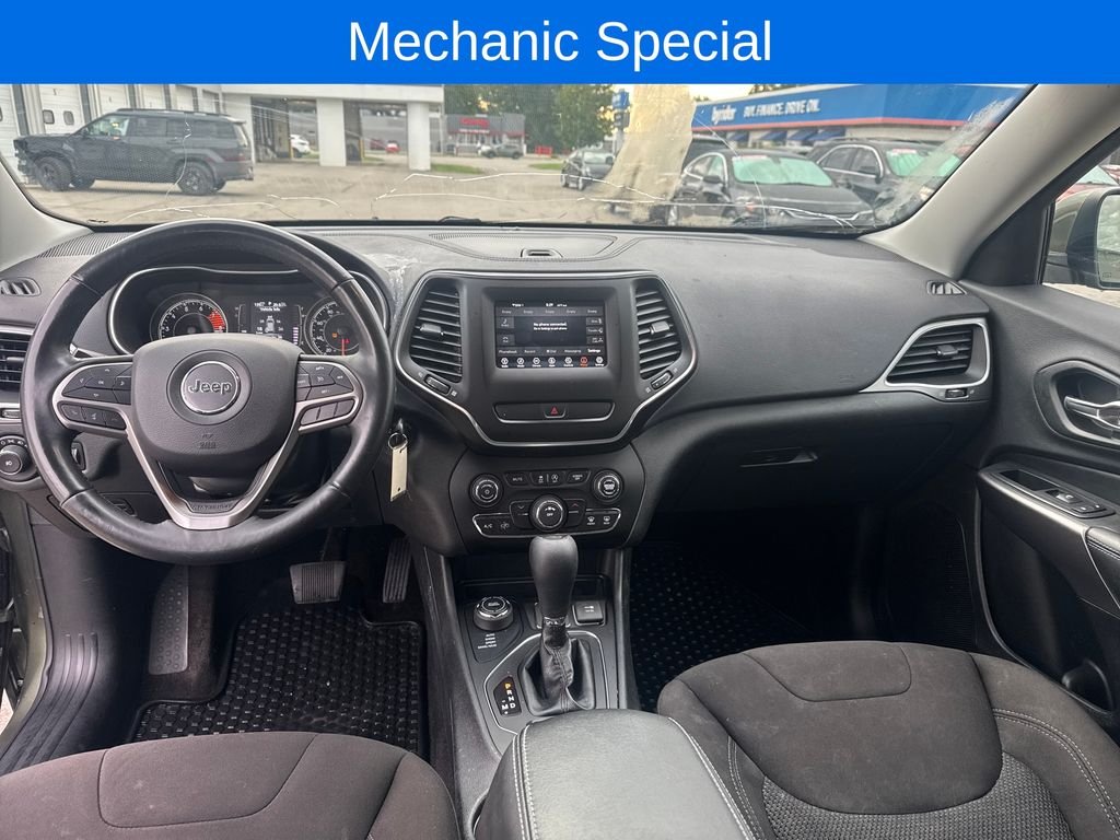Used 2019 Green Jeep Latitude image 17