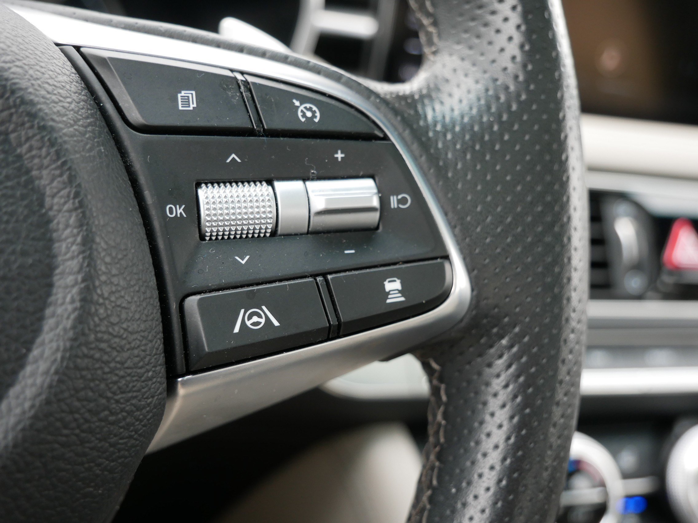2023 GENESIS G70 Standard - Photo 29
