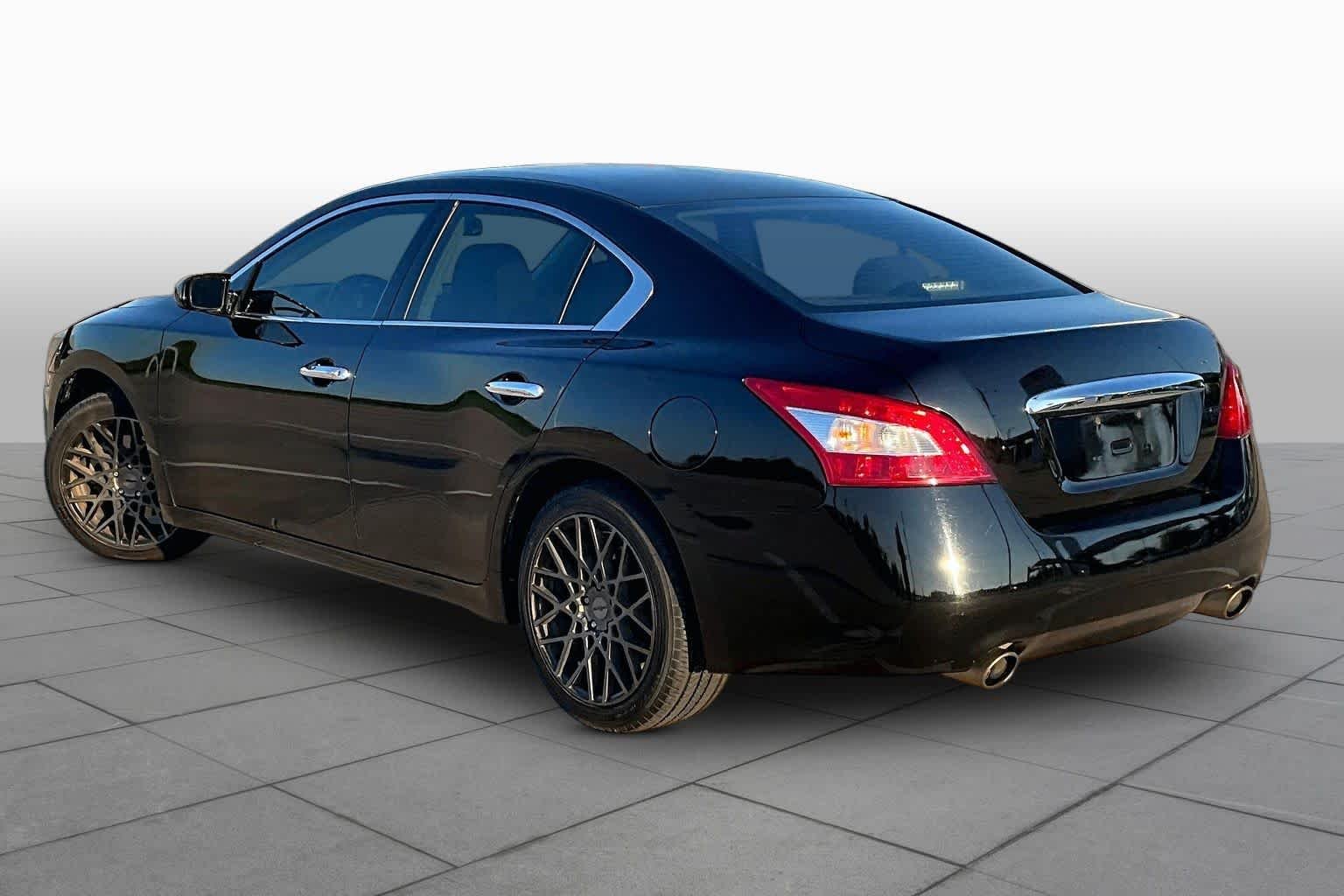 Used 2011 Super Black Nissan 3.5 S image 10
