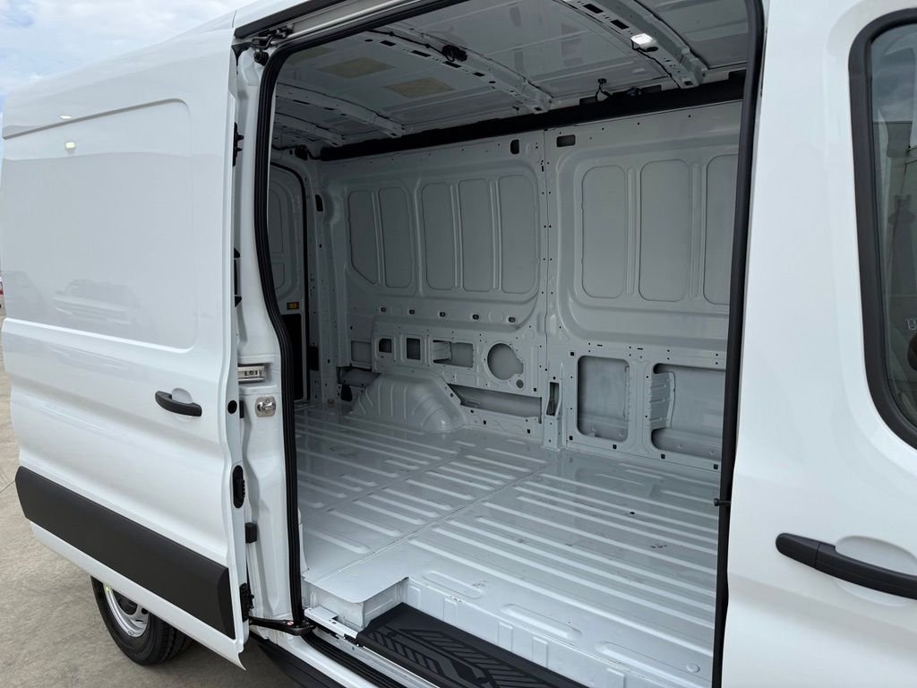 New 2026 Oxford White Ford Cargo Van image 17