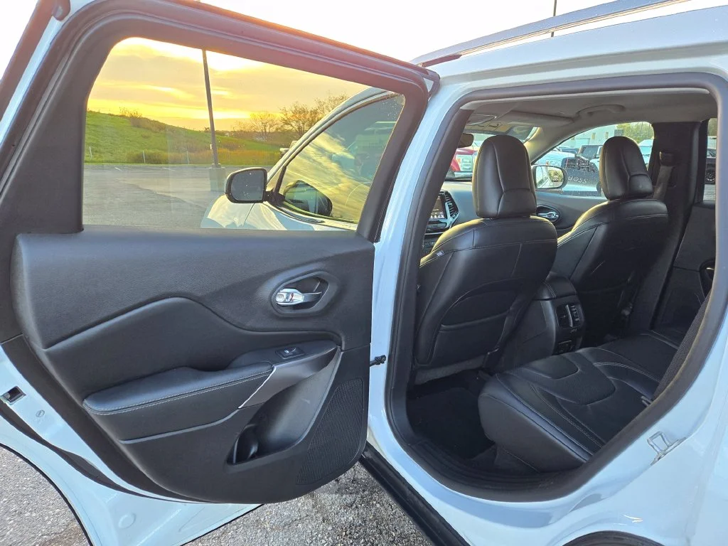 Used 2019 White Jeep Limited image 25
