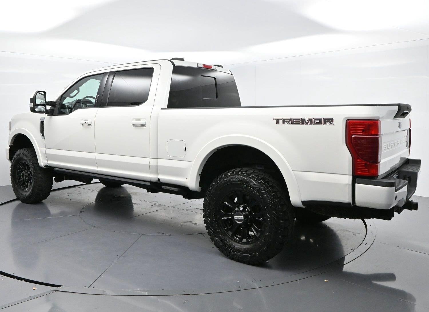 Used 2022 Star White Metallic Tri-Coat Ford LARIAT image 5
