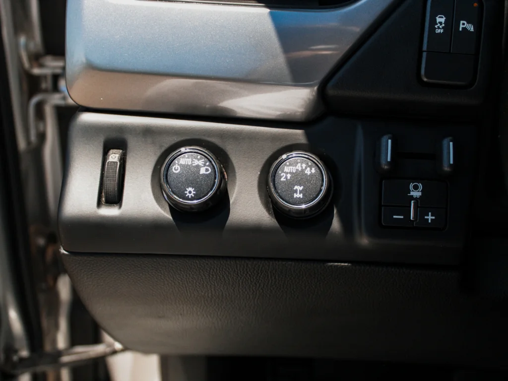 Used 2018 Silver Chevrolet  image 11