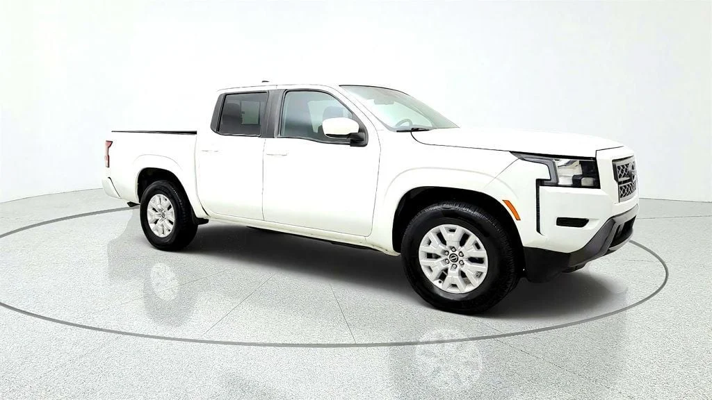 Used 2022 Glacier White Nissan Crew Cab 4x2 SV Automatic image 3