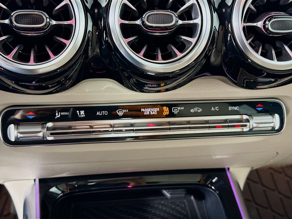 Used 2025 Blue Mercedes-Benz GLB 250 image 15