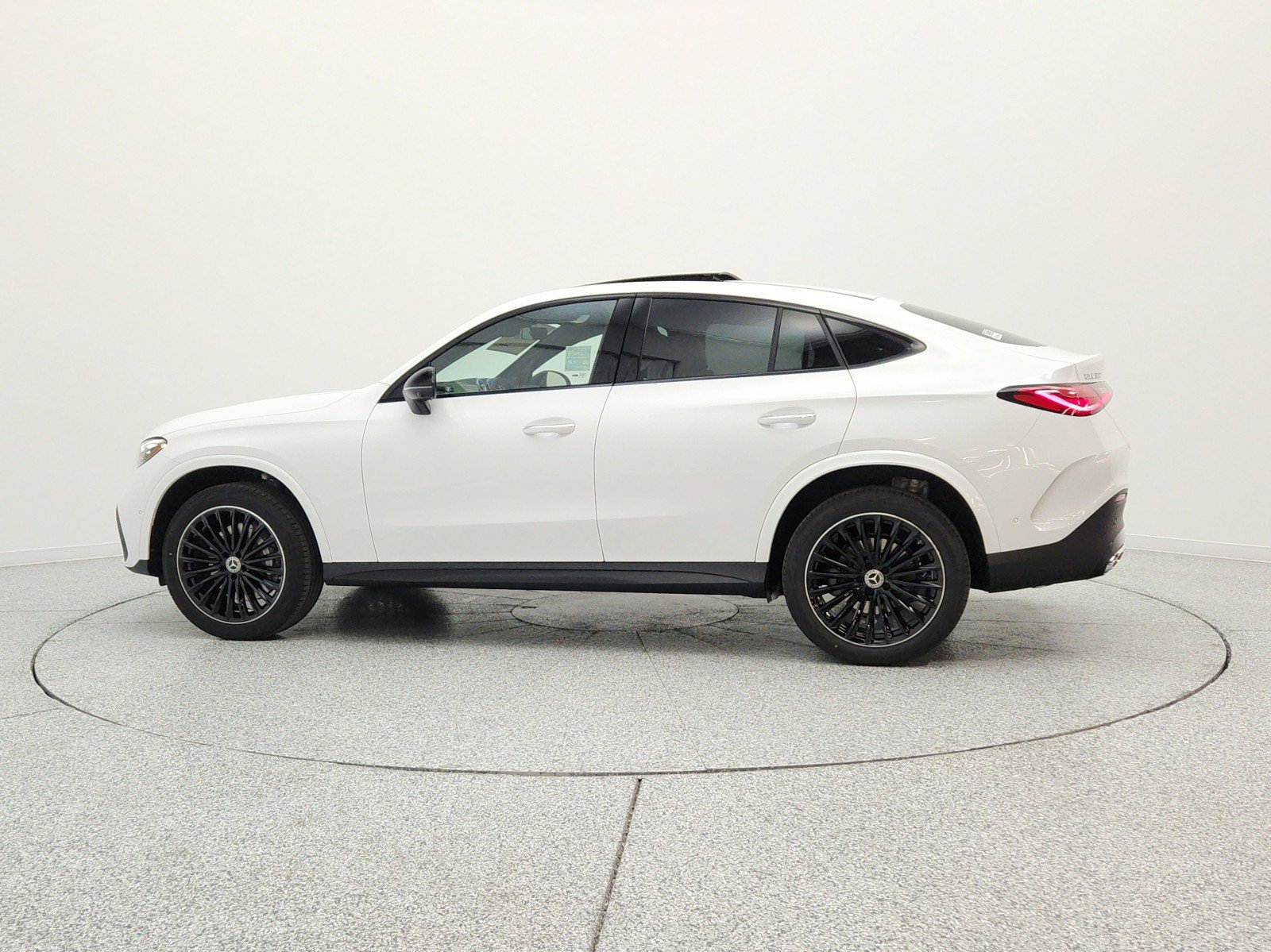 New 2026 MANUFAKTUR Moonlight White Metallic Mercedes-Benz GLC 300 4MATIC® Coupe image 37