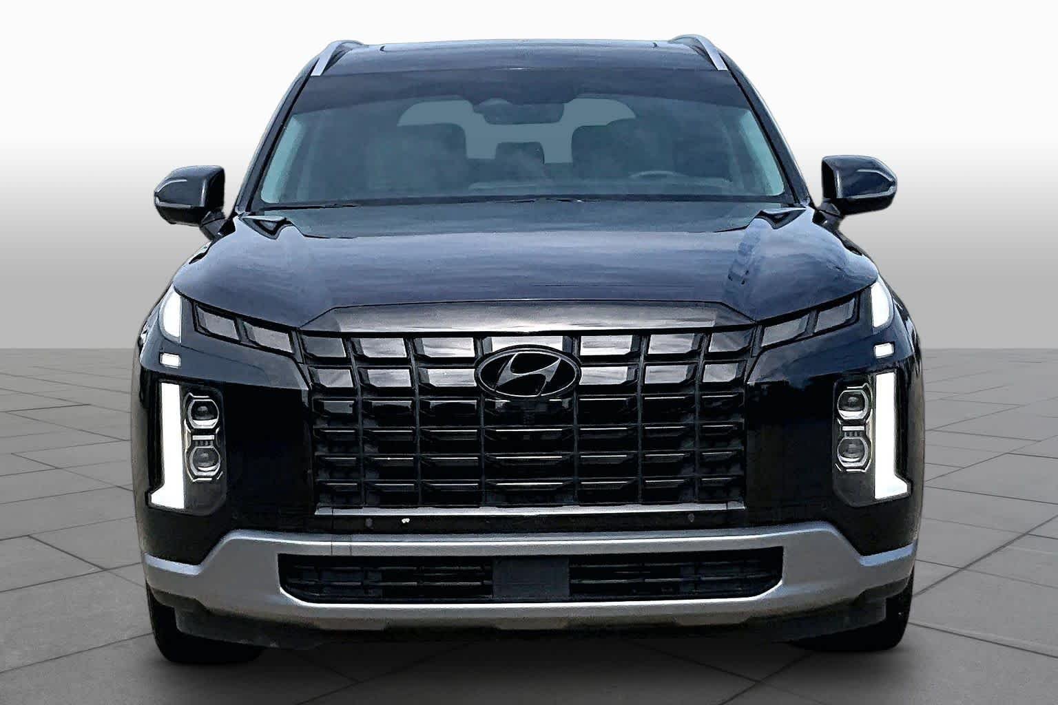Used 2024 Moonlight Cloud Hyundai SEL 8P image 4