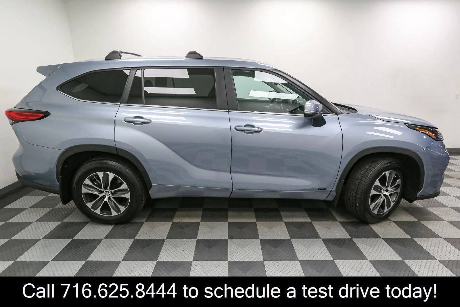 Used 2023 Moon Dust Toyota XLE image 7