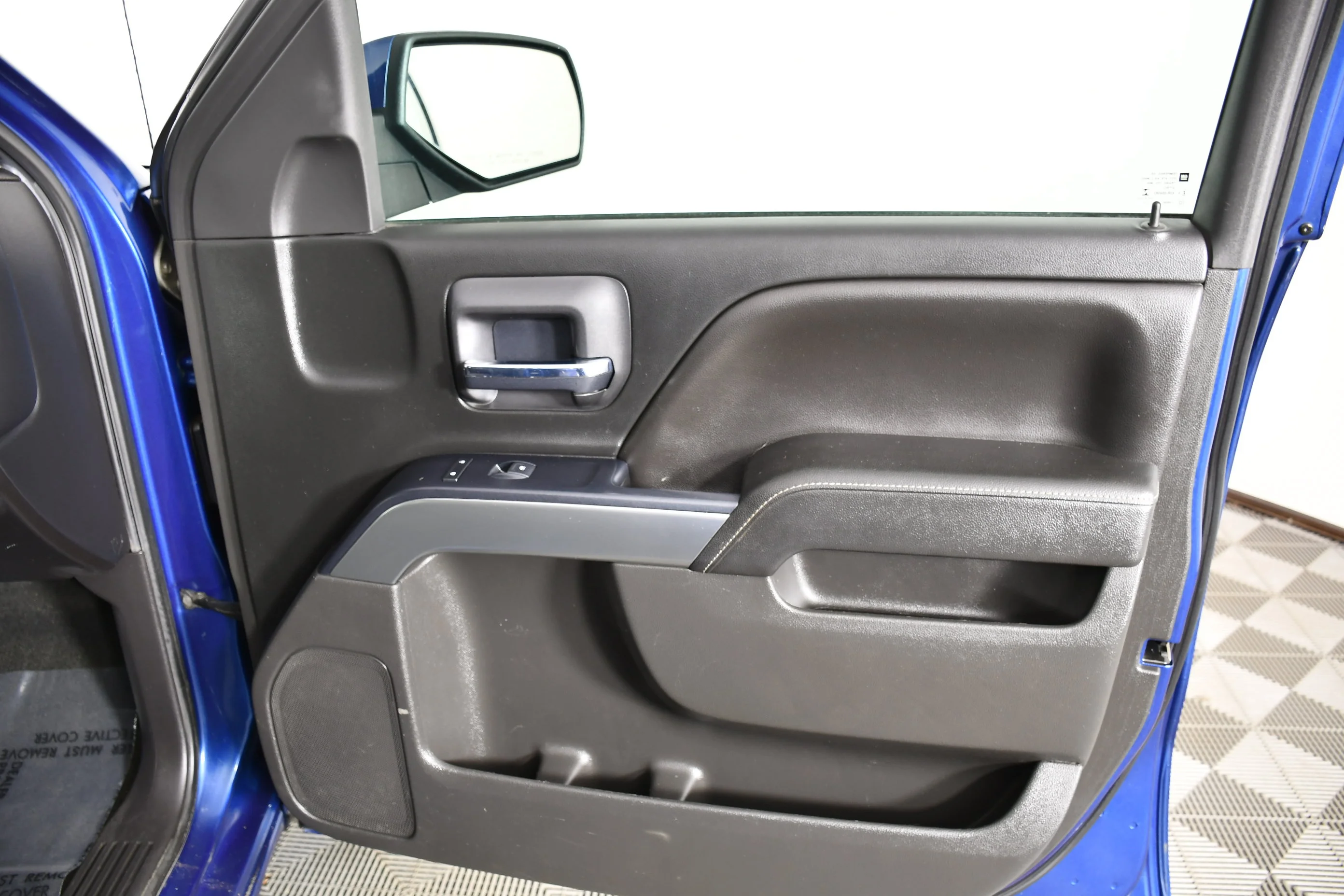 Used 2018 Deep Ocean Blue Metallic Chevrolet LT image 45