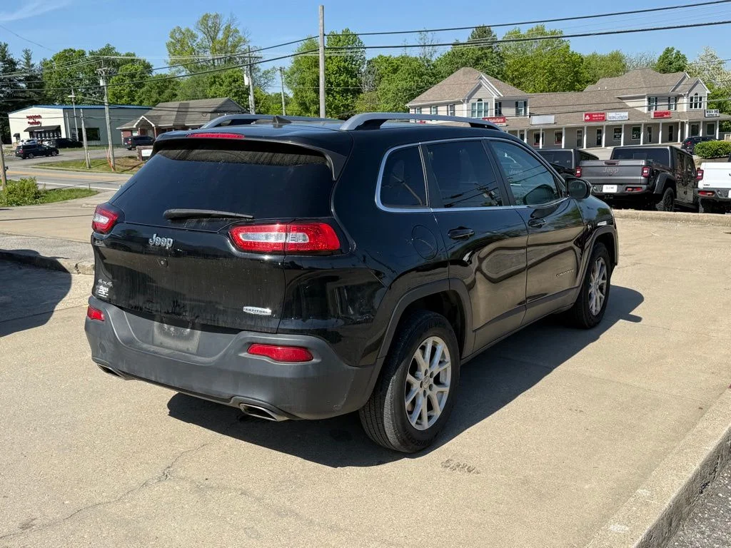 Used 2018 Black Jeep Latitude Plus image 6