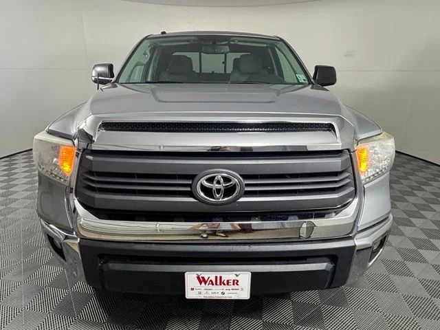 Used 2015 Silver Toyota SR5 image 2