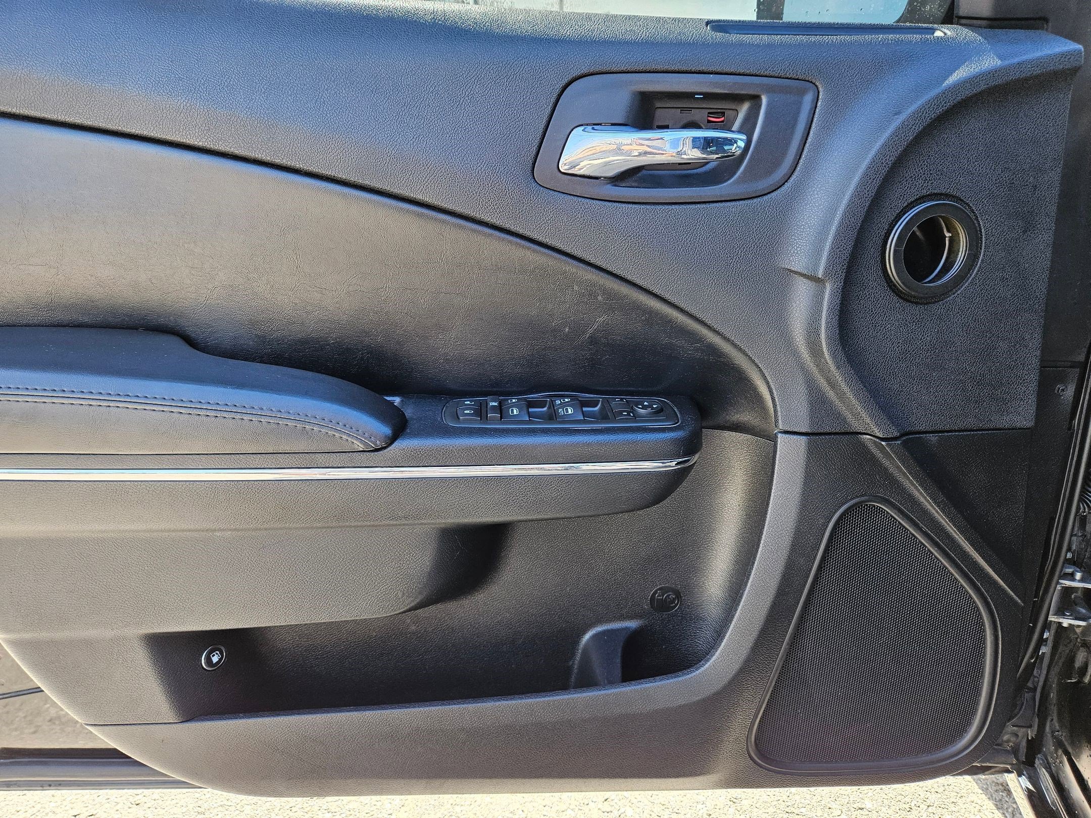Used 2012 Pitch Black Dodge SE image 12