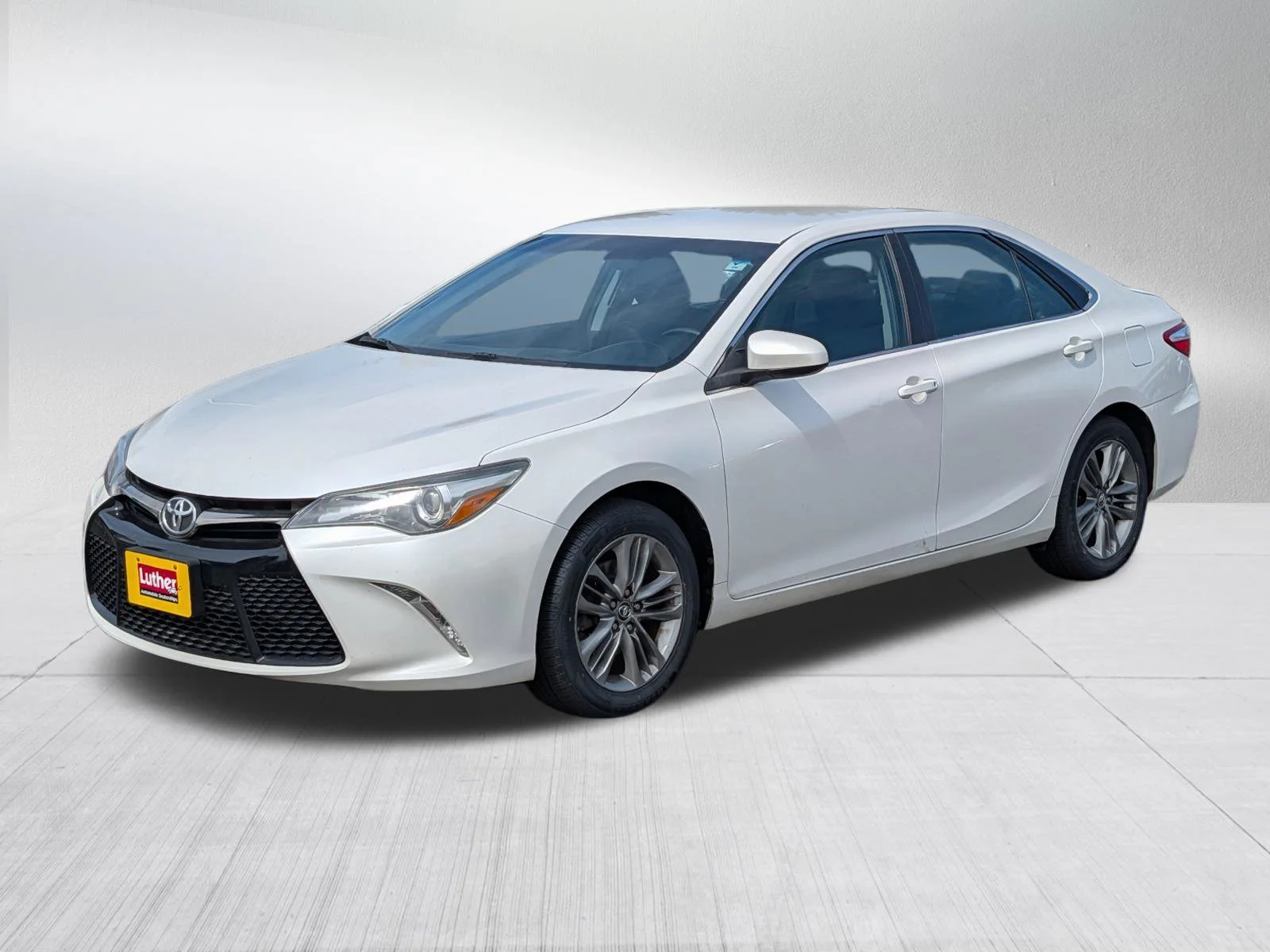 Used 2015 Blizzard Pearl Toyota SE image 3