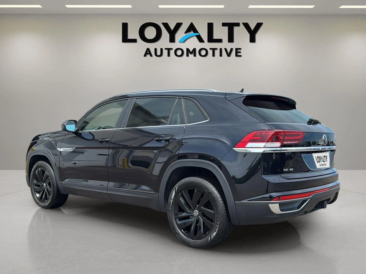 Used 2023 BLACK                     VOLKSWAGEN 3.6L V6 SE W/TECHNOLOGY F image 3