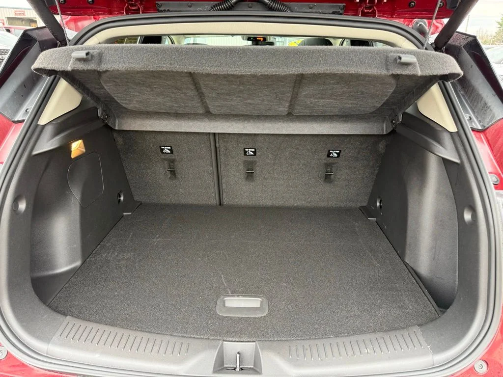 Used 2023 Red Buick Essence image 25