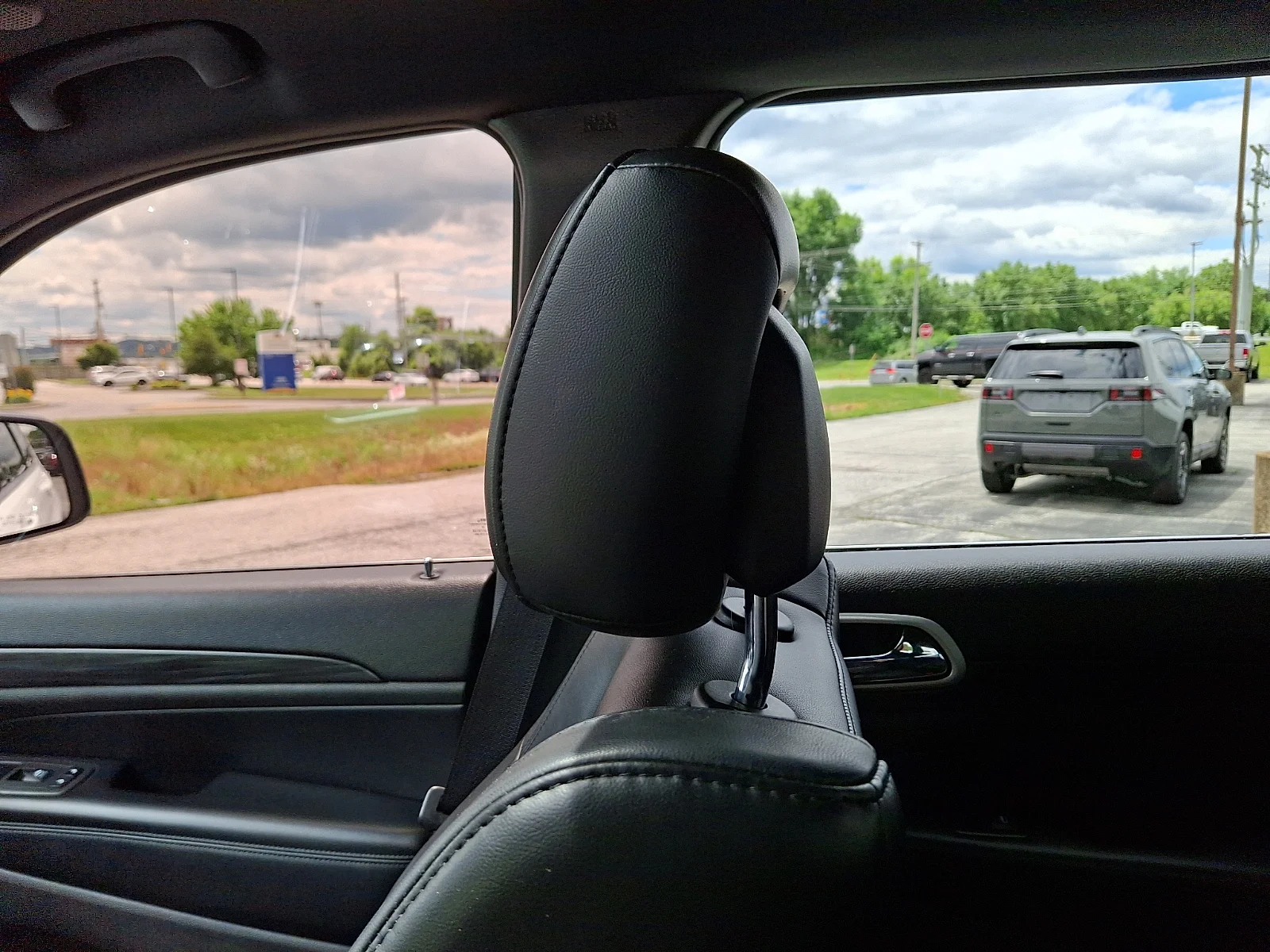 Certified Used 2020 White Jeep Laredo image 18
