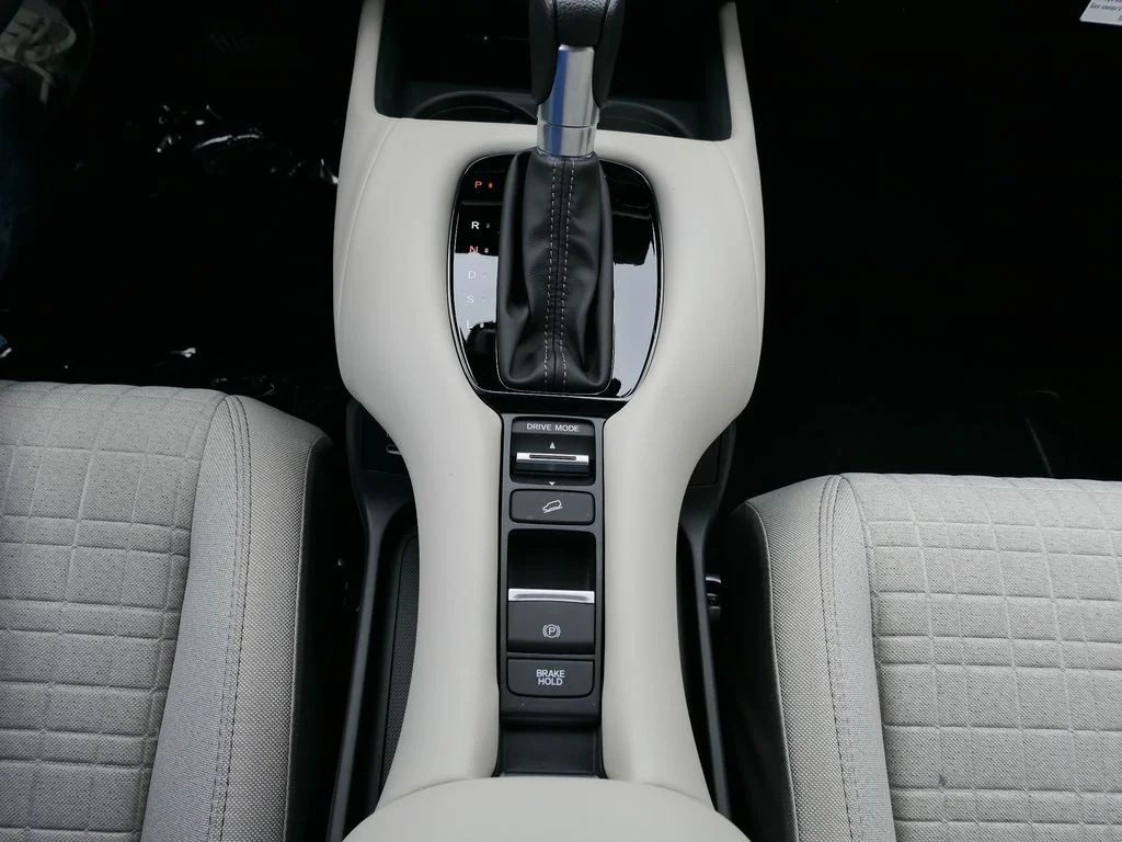 New 2027 Platinum White Pearl Honda LX image 23