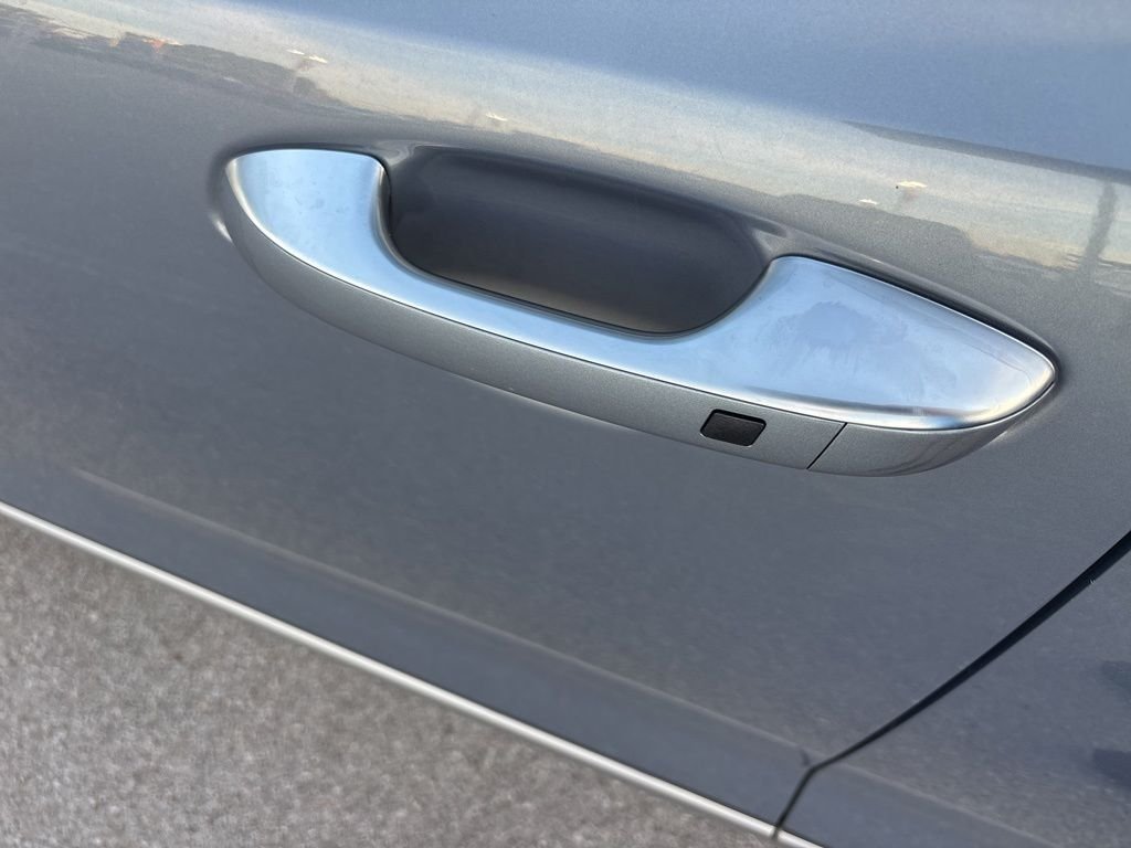 Certified Used 2025 Silver Kia S image 21