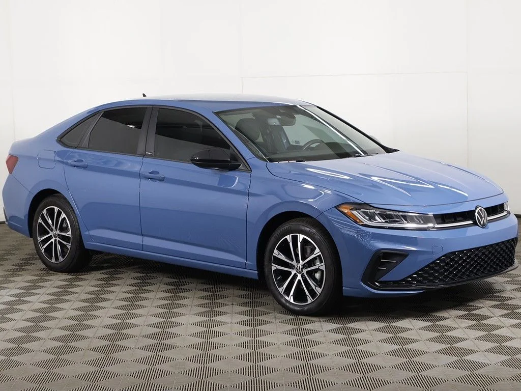 Used 2025 Blue Volkswagen 1.5T Sport image 2