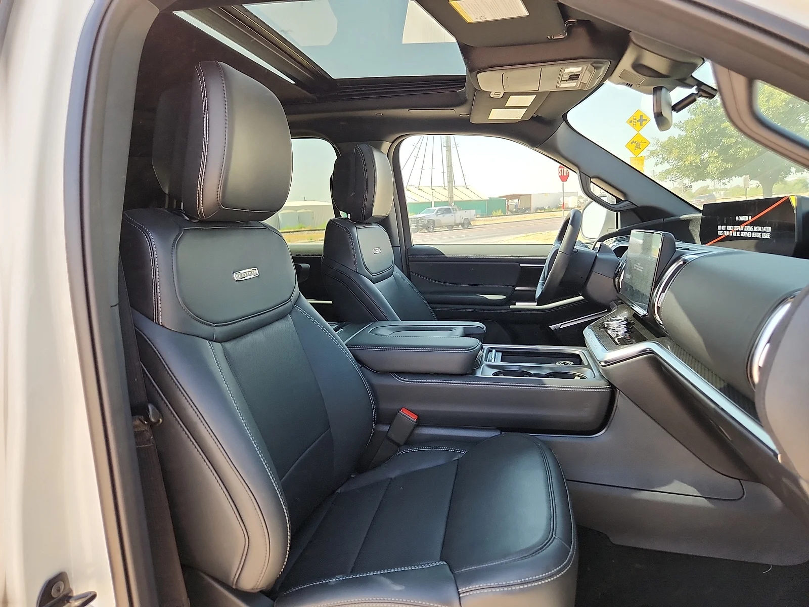 New 2027 Star White Metallic Tri-Coat Ford Platinum image 19