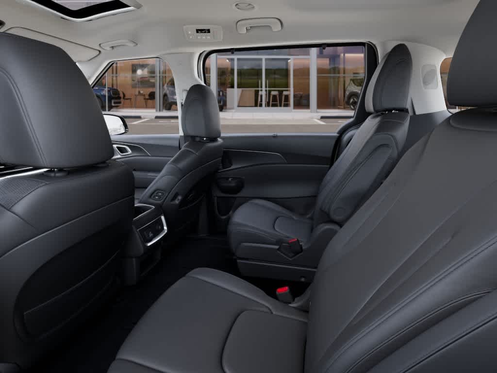New 2027 Ivory Silver Kia SX image 18