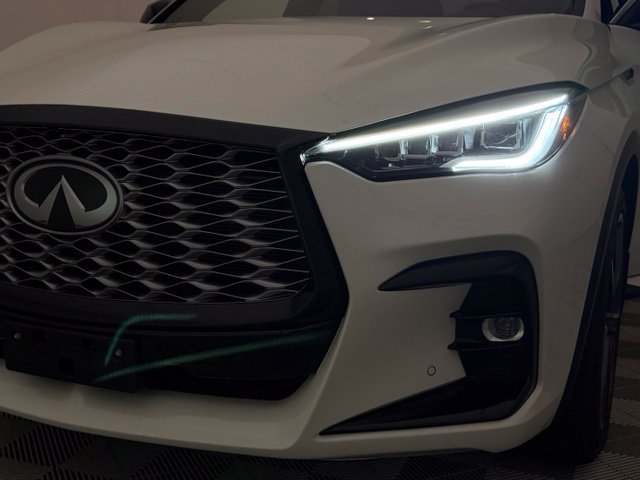 Used 2023 Majestic White INFINITI ESSENTIAL image 6
