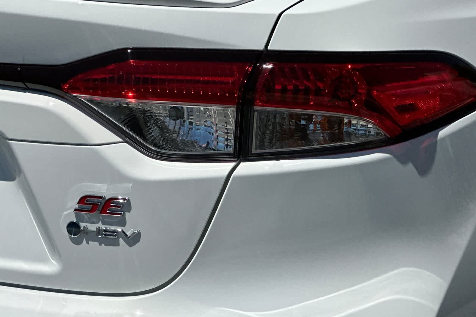 New 2026 Ice Cap Toyota  SE image 25