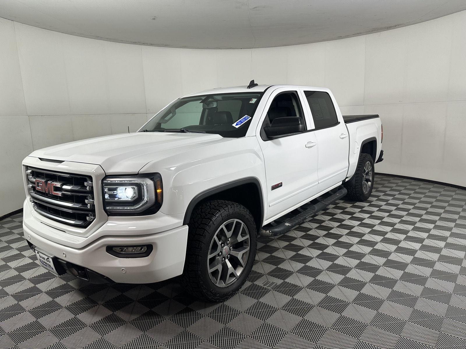 Used 2018 Summit White GMC SLT image 21