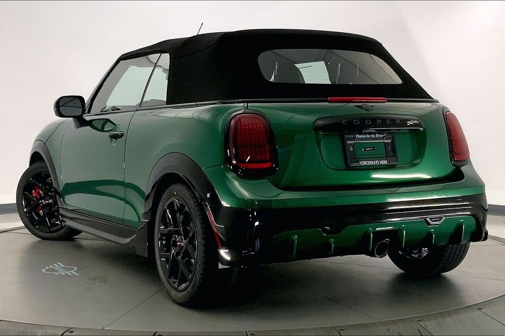 New 2026 British Racing Green IV Metallic MINI Iconic image 2