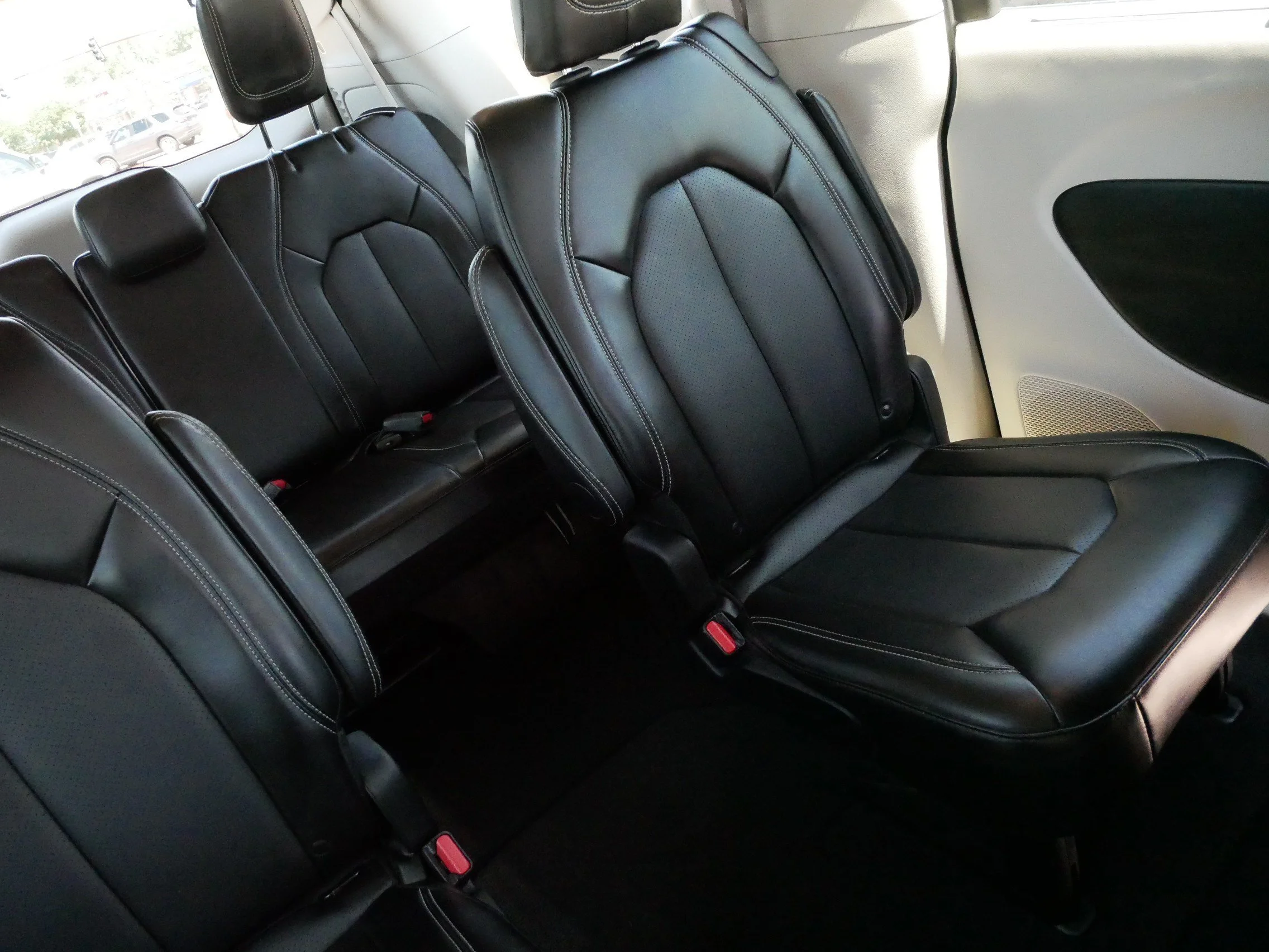 Used 2024 Silver Mist Clearcoat Chrysler Touring L image 14