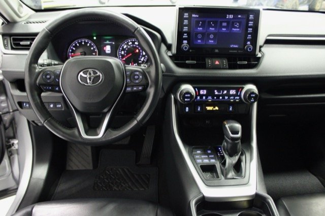 Certified Used 2019 Silver Toyota Xle premium image 12