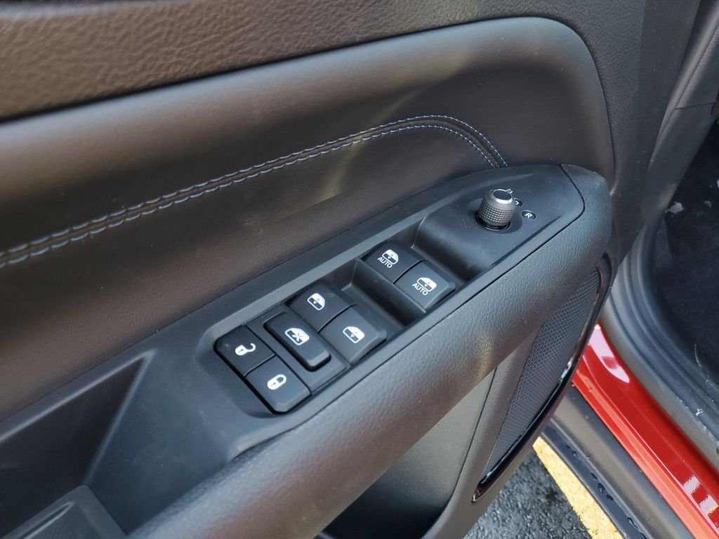 New 2026 Red Hot Pearlcoat Jeep Latitude image 16