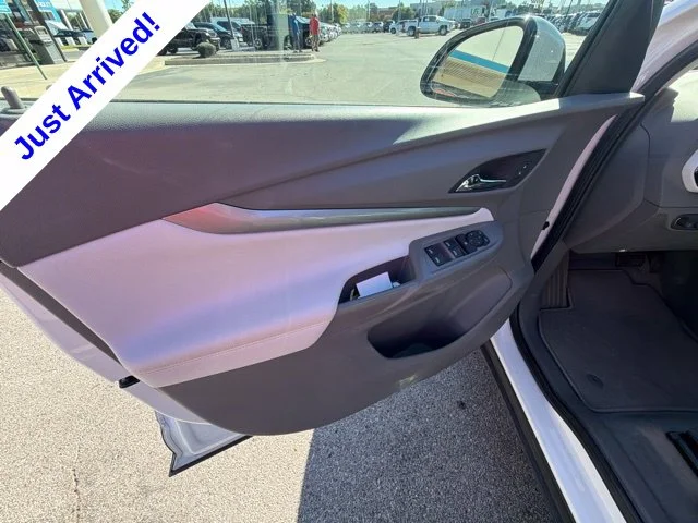 Used 2023 White Chevrolet Premier image 37