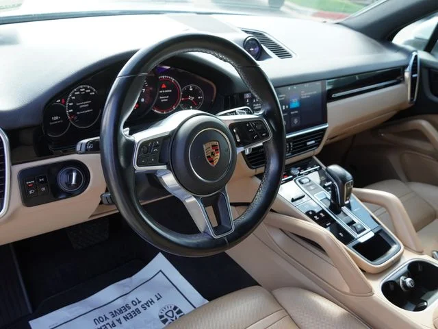 Used 2020  Porsche Base image 19