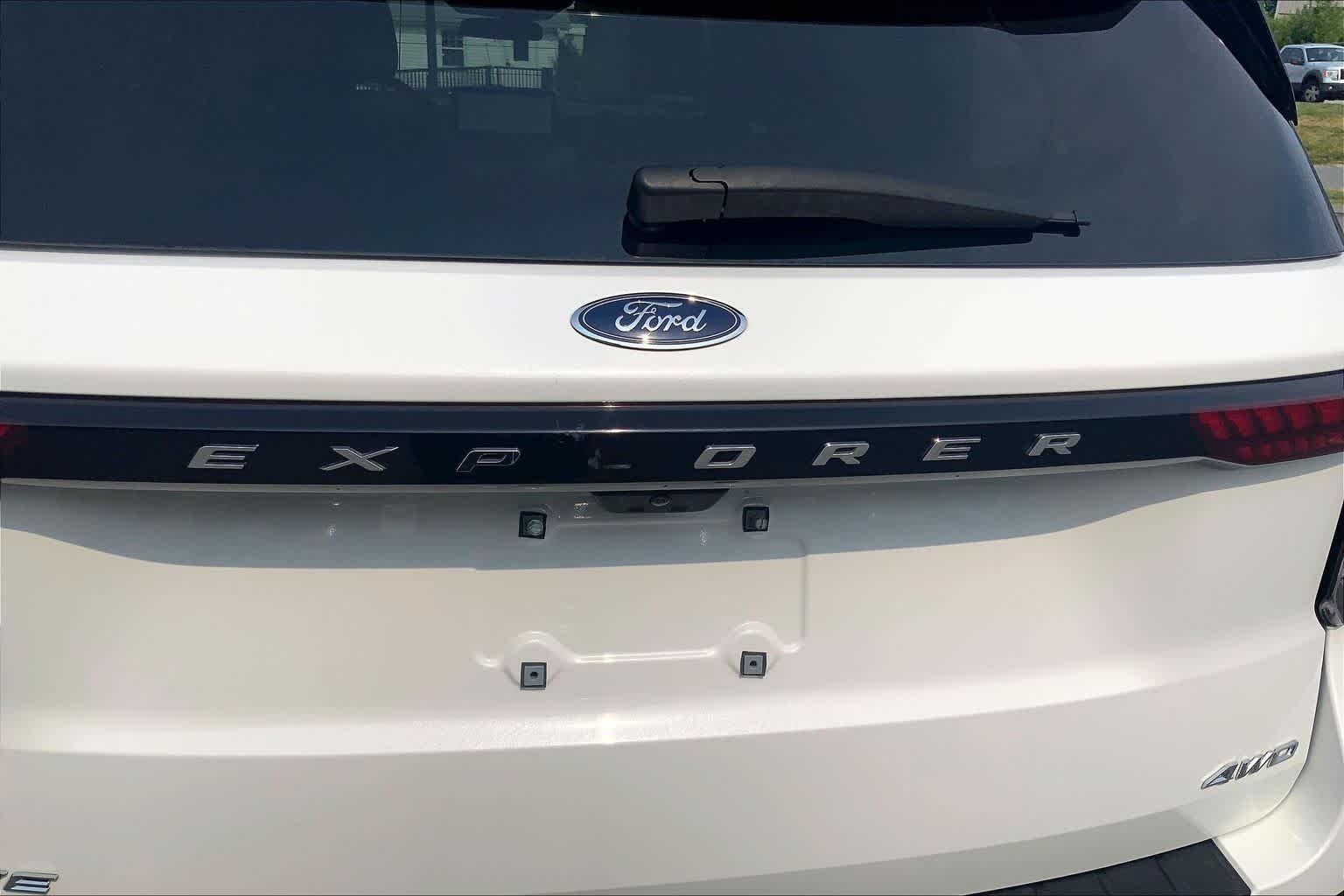Used 2025 Star White Ford Active image 10