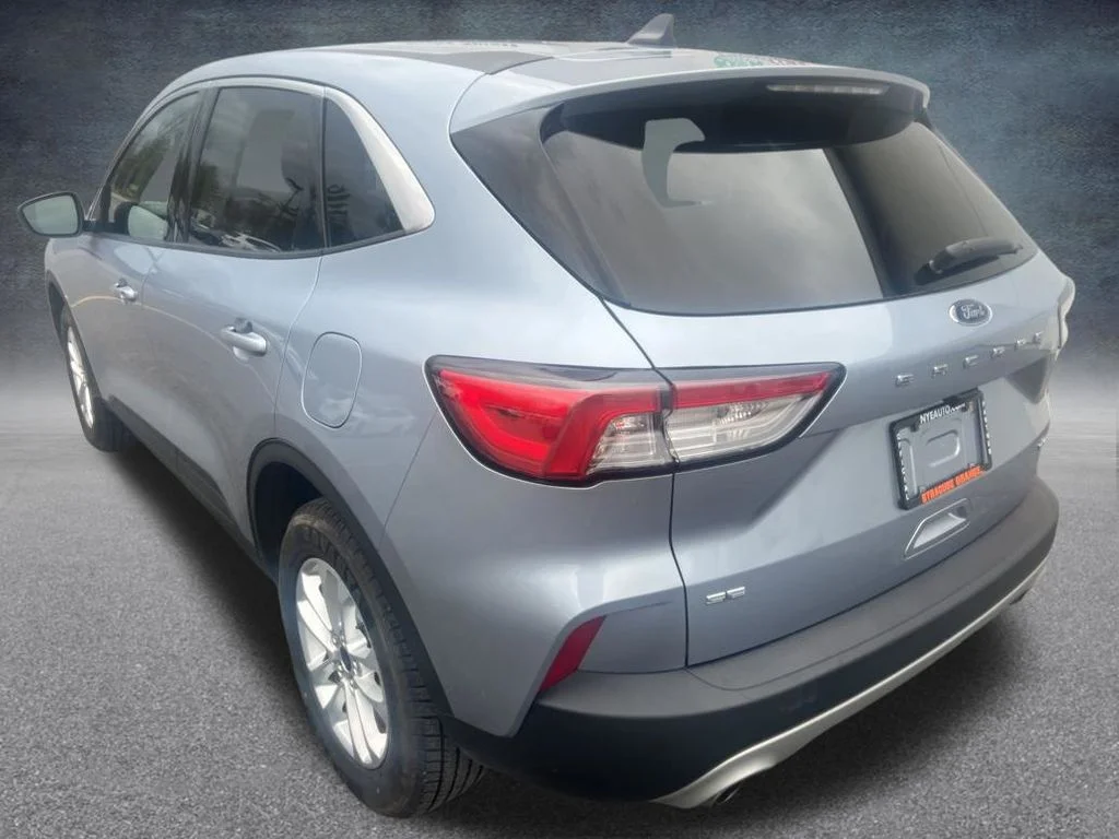 Used 2022 Blue Ford SE image 8