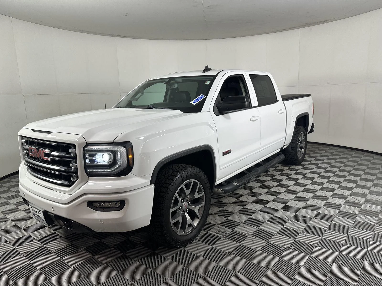 Used 2018 Summit White GMC SLT image 21