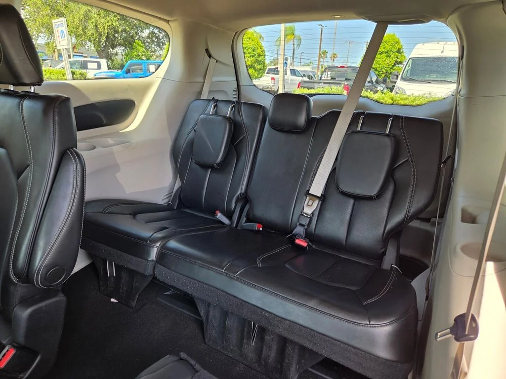 Used 2023 White Chrysler Touring L image 15