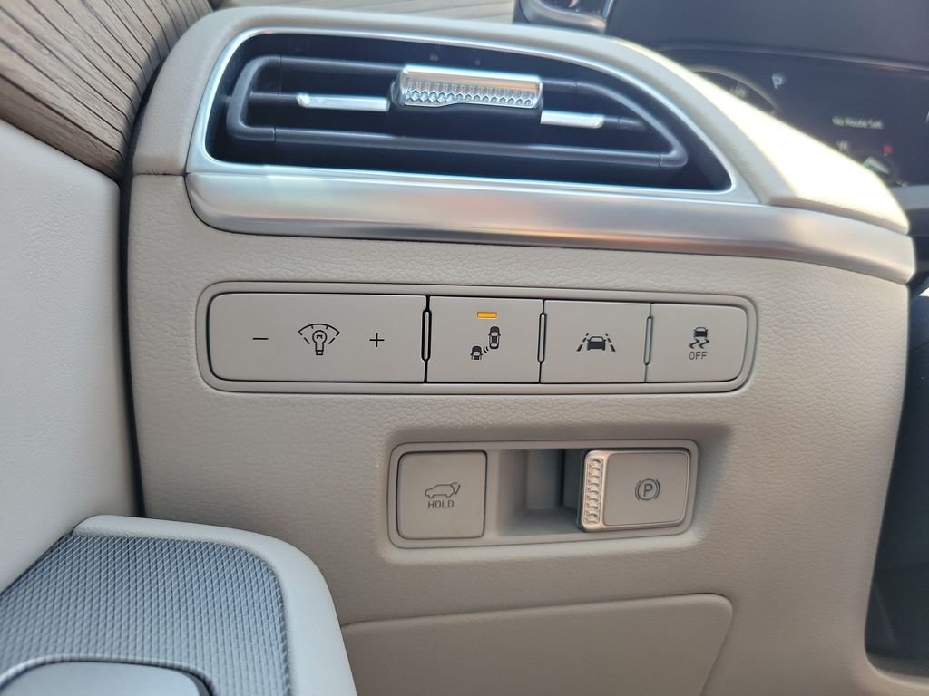 Used 2022 White Hyundai Limited image 30