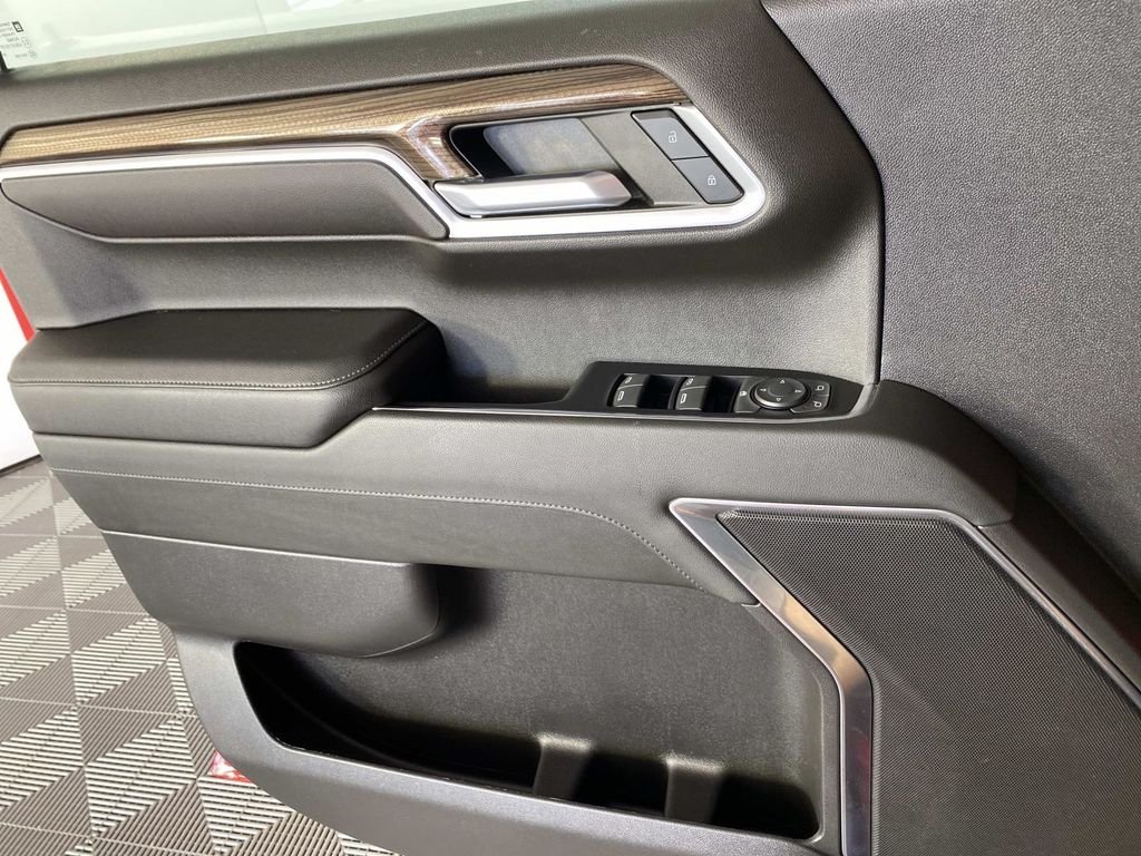 Used 2022 Red Chevrolet LT image 22