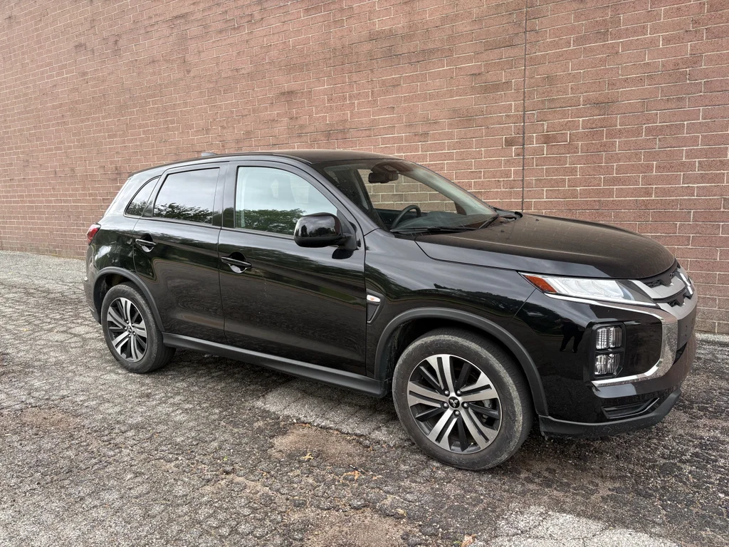 Used 2025 Labrador Black Pearl Mitsubishi ES image 7