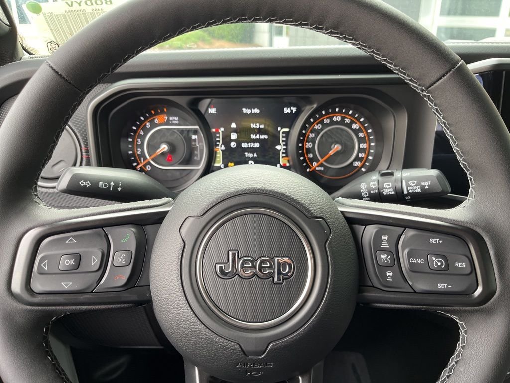New 2026 Bright White Clear-Coat Exterior Paint Jeep Rubicon X image 32