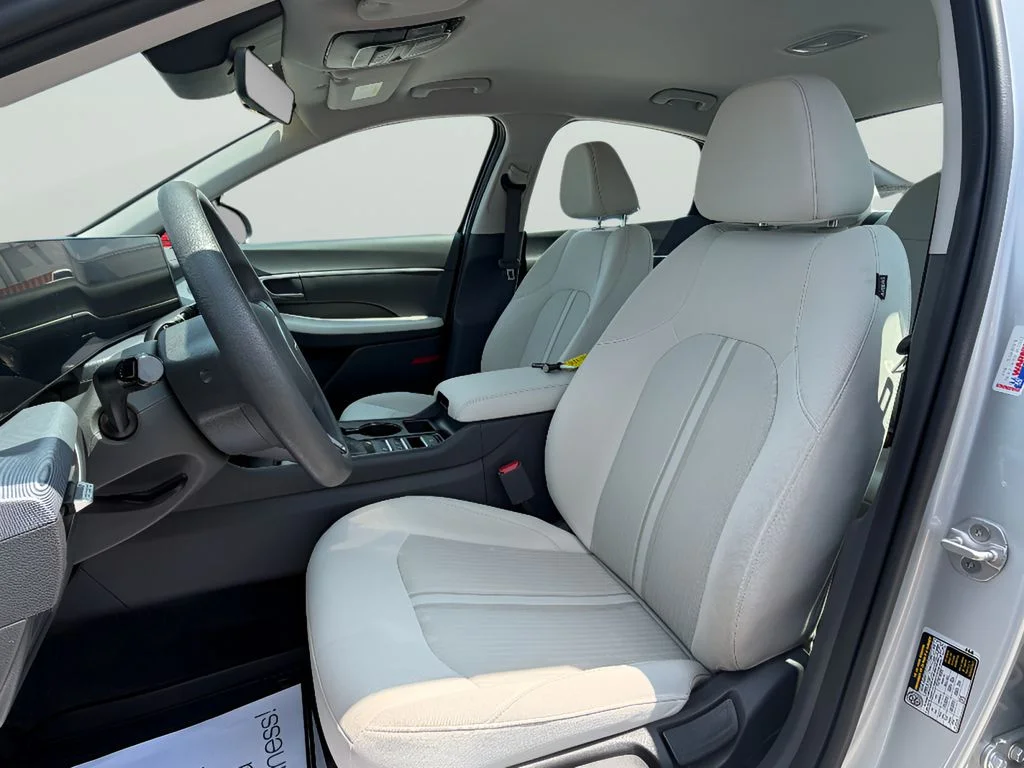 Certified Used 2025 Aero Silver Hyundai SE image 21