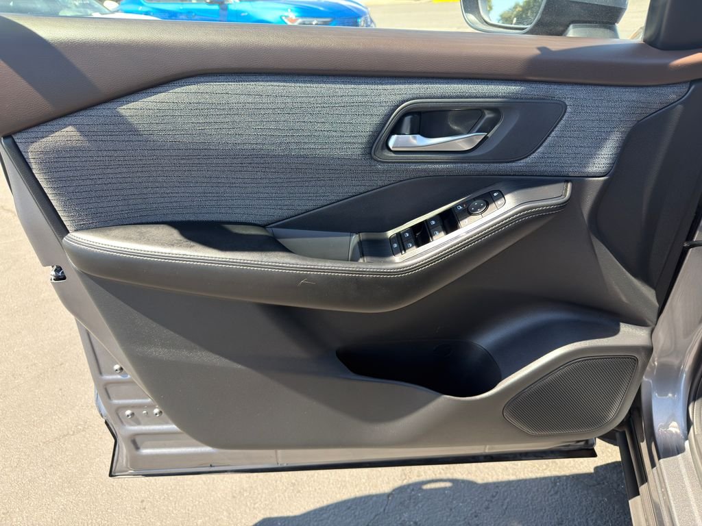 Used 2023 Gray Nissan SV image 12